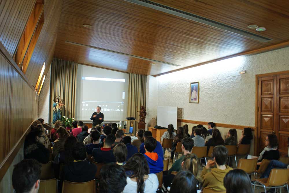 julio-herranz-charla-alumnos-aiguallums-filmotica